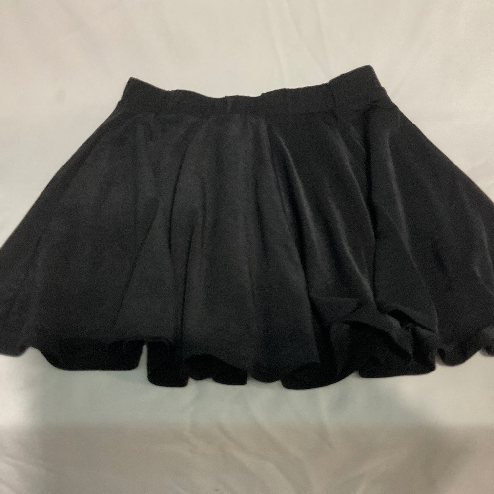 Elastic waist black  skaters skirt size medium.   W66